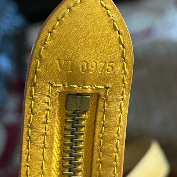 Elegant Louis Vuitton Epi Saint Jacques Tote Bag - Picture 9 of 12